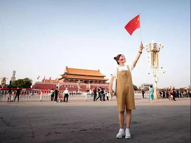 无限翻滚小球